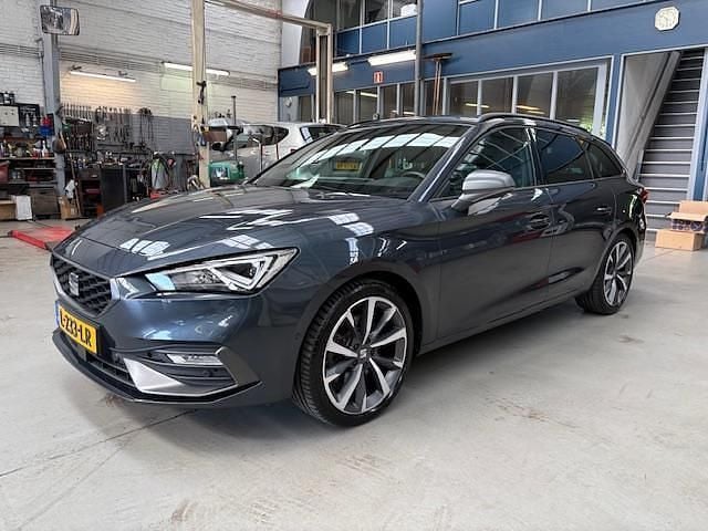 Grijs Gebruikt 2021 Seat Leon Beats Stationwagen | € 26.850 (Iets duurder) - Afbeelding 1/4