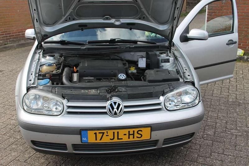 Zilver Gebruikt 2002 VW Golf IV Hatchback | € 1.250 (Eerlijke prijs) - Afbeelding 1/4