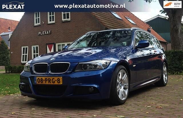 Blauw Gebruikt 2011 BMW 318 M Sport Stationwagen | € 7.945 (Eerlijke prijs) - Afbeelding 1/4