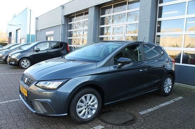 Grijs Occasion 2022 Seat Ibiza Business Hatchback | € 14.999 (Eerlijke prijs) - Afbeelding 1/4