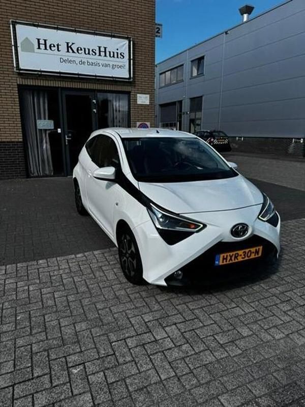 Occasion Toyota Aygo X-play 72 PK (52 kW) 2018 Wit Hatchback