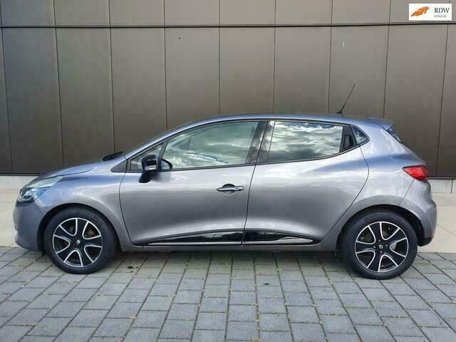 Grijs Gebruikt 2014 Renault Clio IV Dynamique Hatchback | € 7.850 (Eerlijke prijs) - Afbeelding 1/4