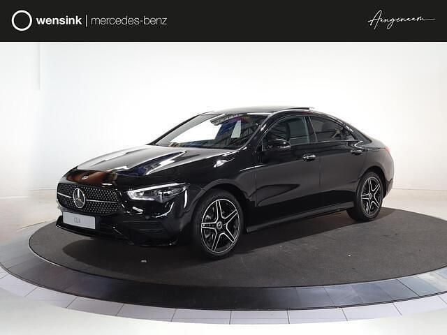 Zwart Gebruikt 2025 Mercedes E250 AMG line Sedan | € 49.900 - Afbeelding 1/4