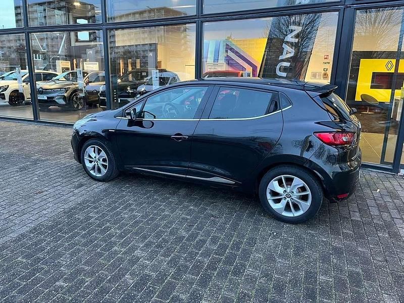 Zwart Occasion 2016 Renault Clio IV LIMITED Hatchback | € 8.950 (Eerlijke prijs) - Afbeelding 1/4