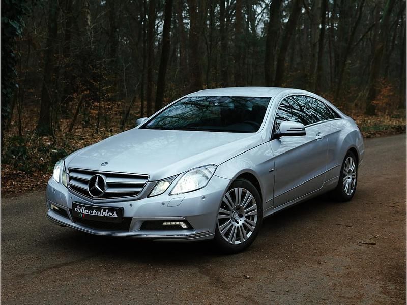 Grijs Occasion 2010 Mercedes E200 Elegance Coupé | € 11.995 (Eerlijke prijs) - Afbeelding 1/4