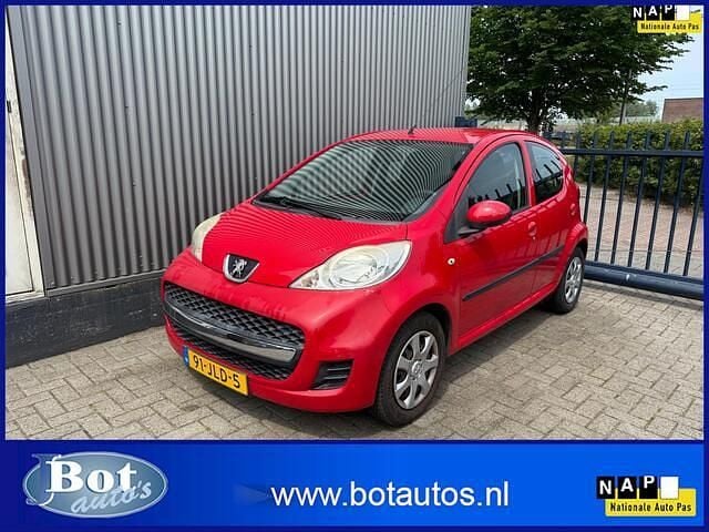 Rood Gebruikt 2009 Peugeot 107 Hatchback | € 2.450 (Eerlijke prijs) - Afbeelding 1/4
