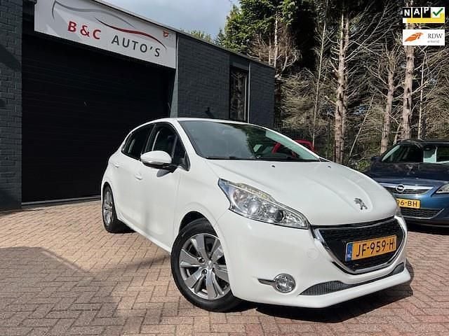 Wit Gebruikt 2012 Peugeot 208 Access Hatchback | € 4.995 (Eerlijke prijs) - Afbeelding 1/4