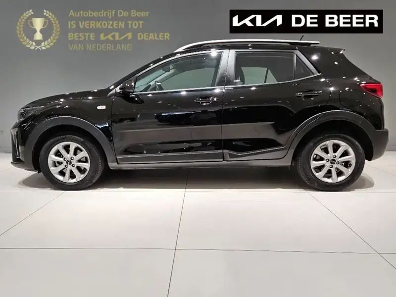 Aurora black (zwart metallic) Gebruikt 2023 Kia Stonic SUV | € 21.895 (Eerlijke prijs) - Afbeelding 1/4