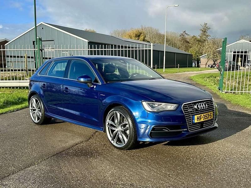 Blauw Occasion 2015 Audi A3 Ambition Hatchback | € 9.900 (Goede deal) - Afbeelding 1/4