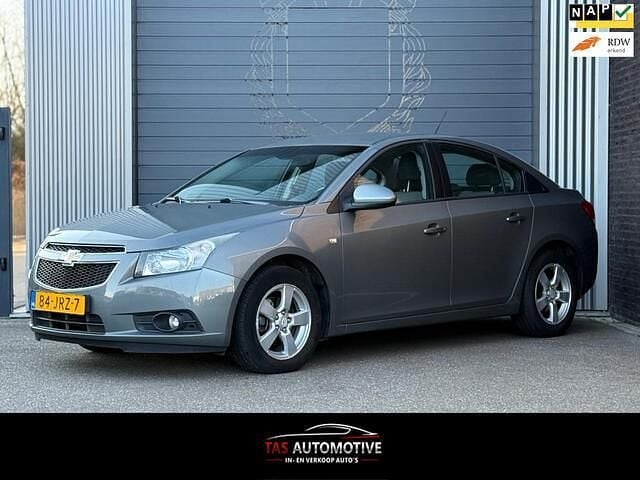 Grijs (metallic) Gebruikt 2009 Chevrolet Cruze LS Sedan | € 2.750 - Afbeelding 1/4