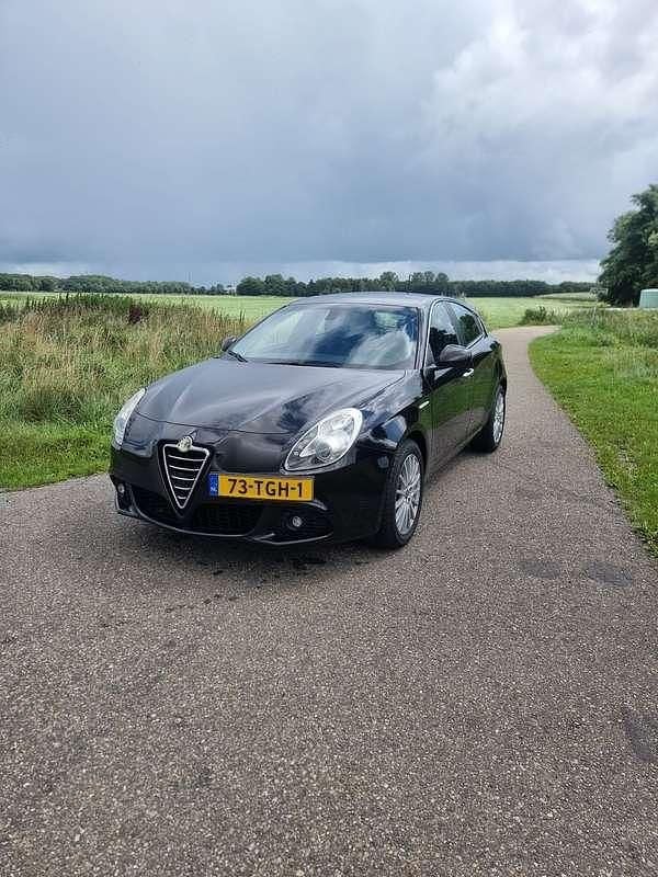 Zwart Gebruikt 2012 Alfa Romeo Giulietta Distinctive Hatchback | € 5.500 (Eerlijke prijs) - Afbeelding 1/4