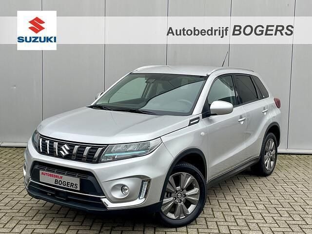 Grijs Occasion 2023 Suzuki Vitara SUV | € 25.840 (Eerlijke prijs) - Afbeelding 1/4