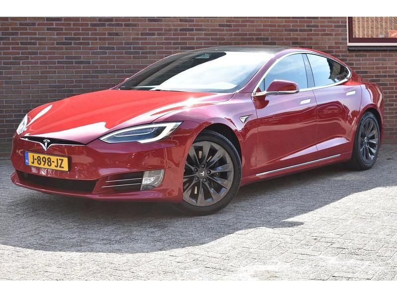 Rood Gebruikt 2020 Tesla Model S Sedan | € 33.949 (Goede deal) - Afbeelding 1/4