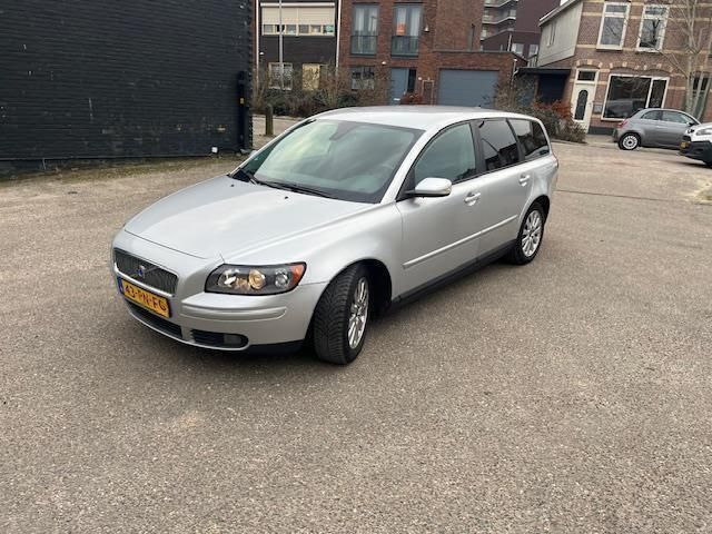 Grijs Gebruikt 2004 Volvo V50 Stationwagen | € 1.999 (Eerlijke prijs) - Afbeelding 1/4