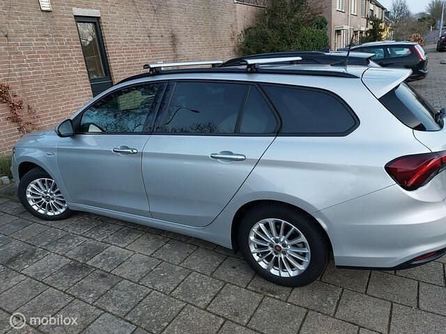 Grijs (metallic) Occasion 2021 Fiat Tipo Life Stationwagen | € 14.945 (Eerlijke prijs) - Afbeelding 1/4
