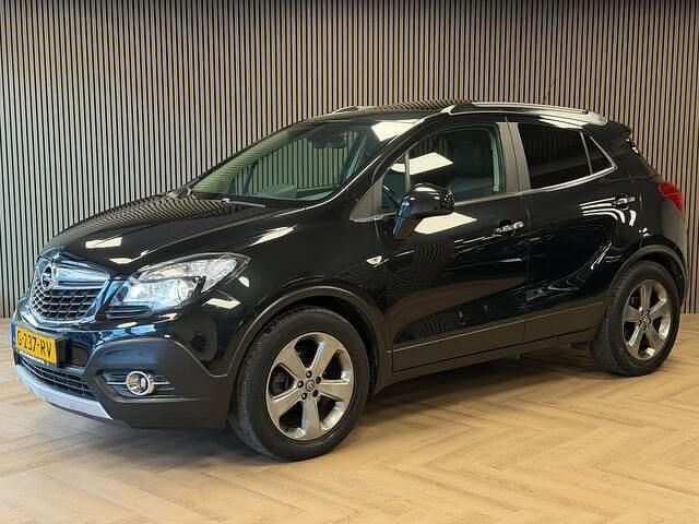 Zwart Gebruikt 2013 Opel Mokka Cosmo SUV | € 7.995 (Eerlijke prijs) - Afbeelding 1/4
