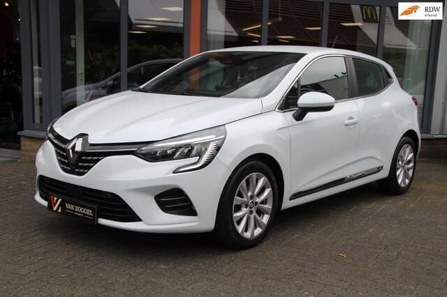 Wit Gebruikt 2022 Renault Clio V Initiale Paris Hatchback | € 16.894 (Eerlijke prijs) - Afbeelding 1/4