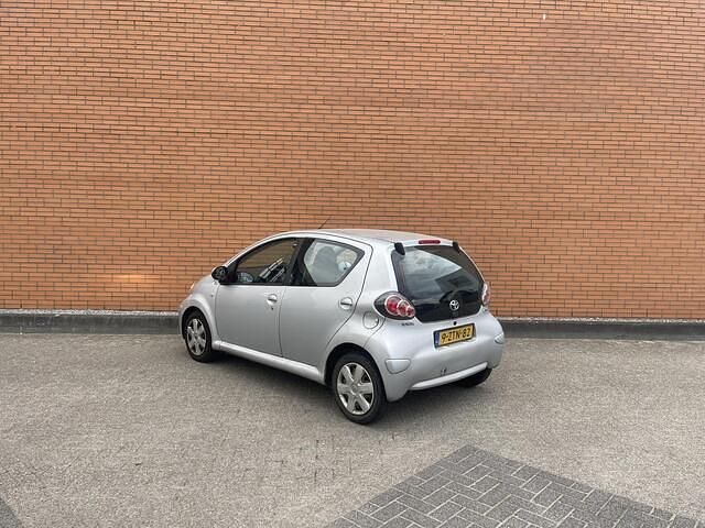 Occasion Toyota Aygo 68 PK (50 kW) 2012 Grijs Hatchback