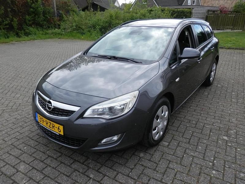 Grijs (metallic) Gebruikt 2011 Opel Astra Stationwagen | € 2.450 (Super prijs) - Afbeelding 1/4