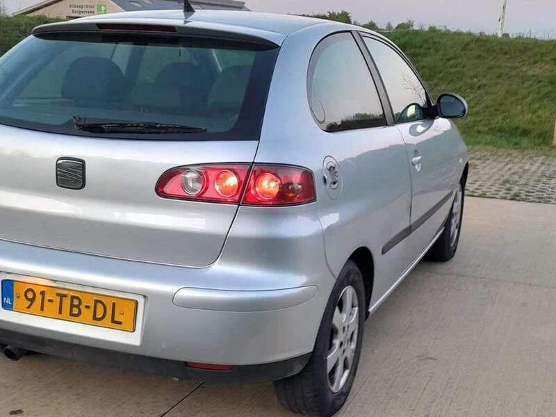 Grijs Gebruikt 2006 Seat Ibiza Hatchback | € 1.750 (Eerlijke prijs) - Afbeelding 1/4