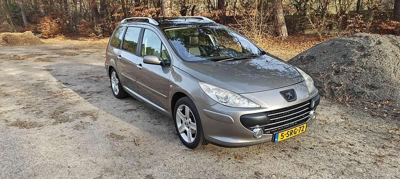 Grijs Occasion 2005 Peugeot 307 Stationwagen | € 1.950 (Eerlijke prijs) - Afbeelding 1/4