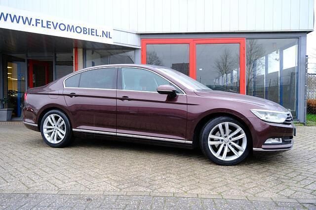 Occasion VW Passat 120 PK (88 kW) 2017 Rood Sedan