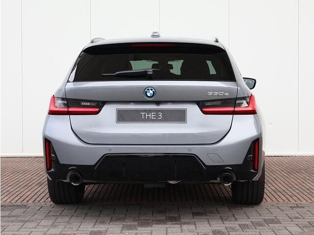 Nieuw BMW 330 Comfort Edition 291 PK (214 kW) 2025 Grijs Stationwagen
