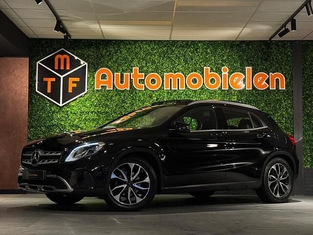 Zwart Gebruikt 2017 Mercedes GLA180 Business SUV | € 13.998 (Goede deal) - Afbeelding 1/4