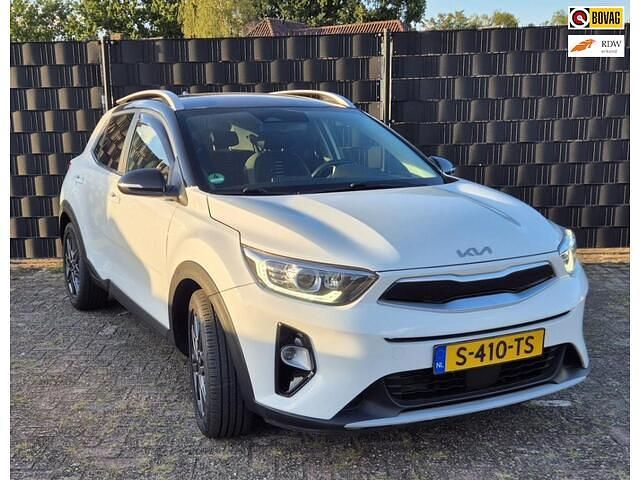 Wit Gebruikt 2022 Kia Stonic SUV | € 21.950 (Eerlijke prijs) - Afbeelding 1/4