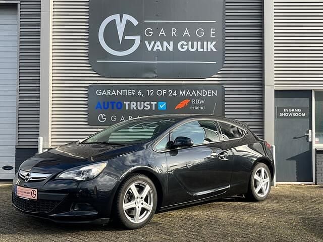 Zwart Gebruikt 2013 Opel Astra GTC Hatchback | € 6.995 (Eerlijke prijs) - Afbeelding 1/3