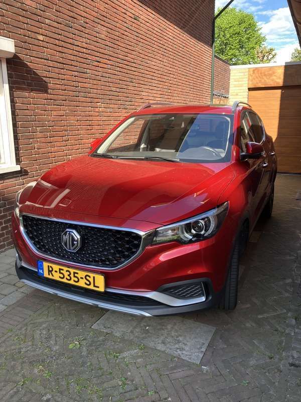 Rood Gebruikt 2021 MG ZS Luxury Sedan | € 14.900 (Goede deal) - Afbeelding 1/4