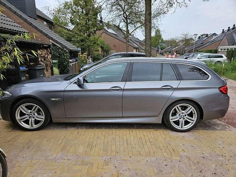 Grijs Gebruikt 2013 BMW 520 M Sport Stationwagen | € 12.000 (Super prijs) - Afbeelding 1/4