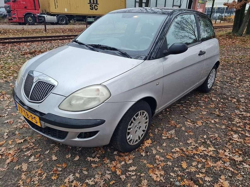 Zilver Gebruikt 2006 Lancia Ypsilon Hatchback | € 950 (Eerlijke prijs) - Afbeelding 1/4