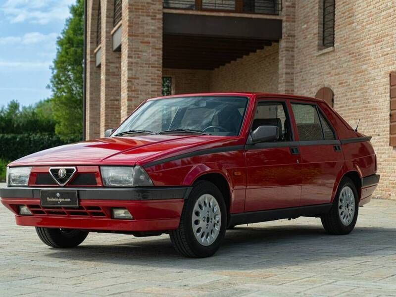 Roodrosso Gebruikt 1991 Alfa Romeo 75 Sedan | € 17.500 - Afbeelding 1/4