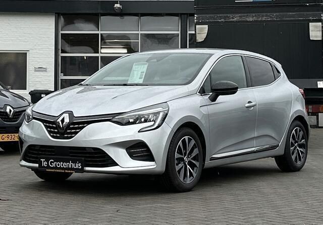 Zilver Gebruikt 2023 Renault Clio V Techno Hatchback | € 18.445 (Eerlijke prijs) - Afbeelding 1/4