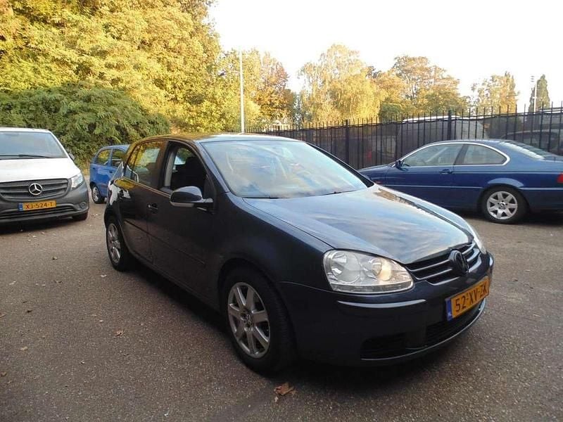 Grijs Occasion 2007 VW Golf V Hatchback | € 2.499 (Eerlijke prijs) - Afbeelding 1/4
