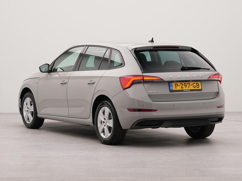 Occasion Skoda Scala Ambition 112 PK (82 kW) 2022 Grijs Hatchback
