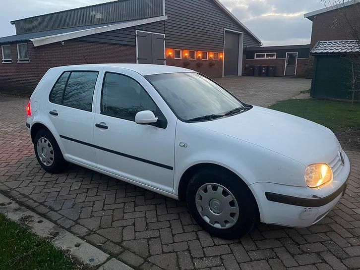 Gebruikt 2000 VW Golf IV | € 2.200 (Eerlijke prijs) - Afbeelding 1/4