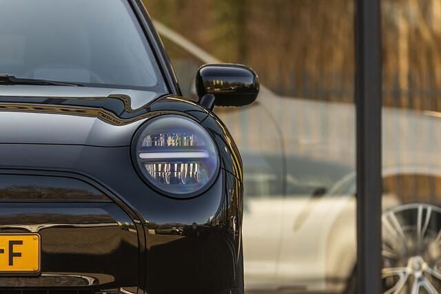 Nieuw Mini Cooper Essential 135 kW (184 PK) 2026 Zwart Hatchback