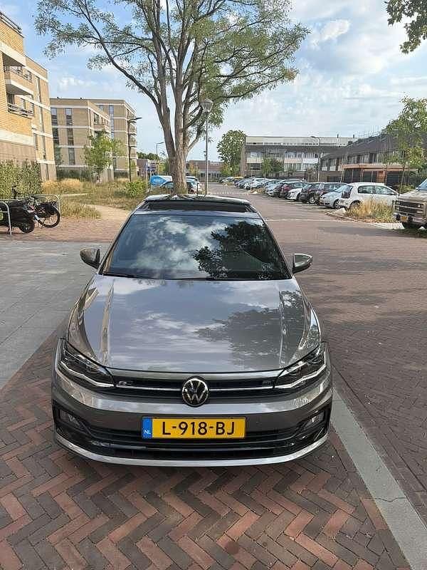 Grijs Occasion 2021 VW Polo Highline Hatchback | € 18.000 (Duur) - Afbeelding 1/4