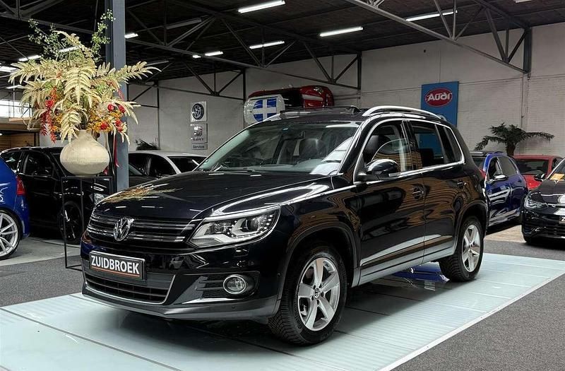 Zwart Gebruikt 2011 VW Tiguan SUV | € 12.999 (Eerlijke prijs) - Afbeelding 1/4