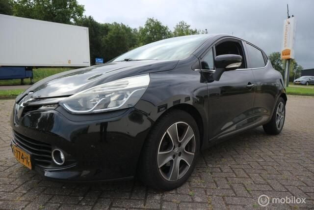 Zwart Gebruikt 2015 Renault Clio IV Night&Day Hatchback | € 4.800 (Eerlijke prijs) - Afbeelding 1/4