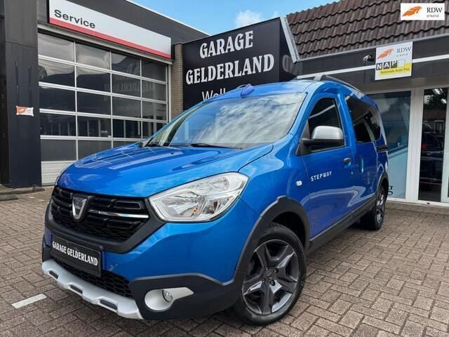 Blauw Gebruikt 2017 Dacia Dokker Van | € 12.350 (Iets duurder) - Afbeelding 1/4