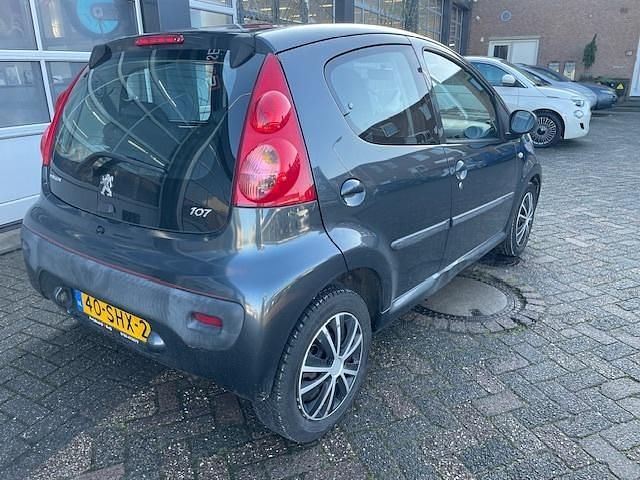 Occasion Peugeot 107 68 PK (50 kW) 2011 Grijs (metallic) Hatchback