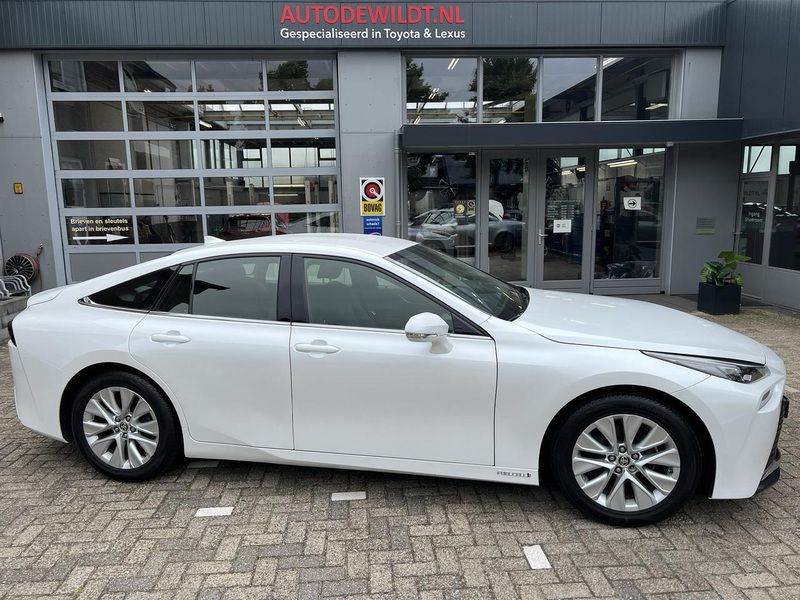 Wit Gebruikt 2021 Toyota Mirai Sedan | € 24.950 - Afbeelding 1/4