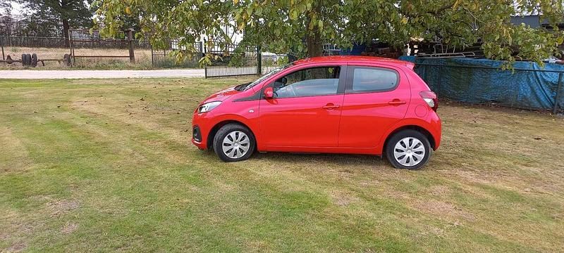 Rood Gebruikt 2016 Peugeot 108 Active Hatchback | € 6.950 (Goede deal) - Afbeelding 1/4