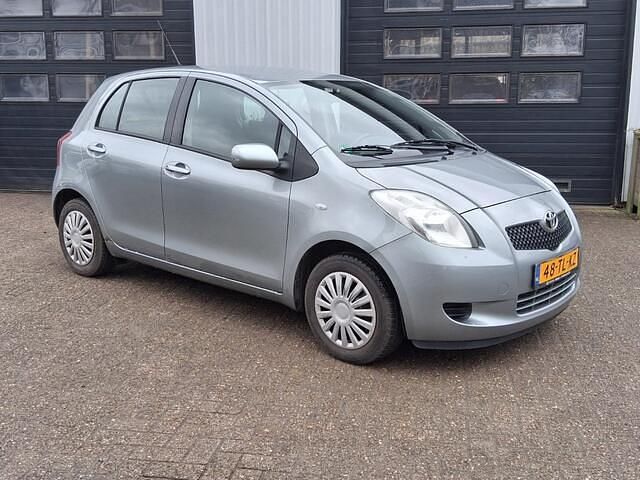 Grijs Occasion 2006 Toyota Yaris Sol Hatchback | € 4.550 (Eerlijke prijs) - Afbeelding 1/4