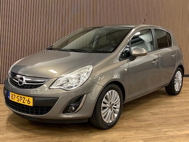 Bruin Occasion 2011 Opel Corsa Cosmo Hatchback | € 5.945 (Eerlijke prijs) - Afbeelding 1/4