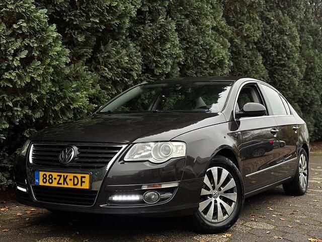 Bruin Occasion 2008 VW Passat Comfortline Sedan | € 3.750 (Eerlijke prijs) - Afbeelding 1/4