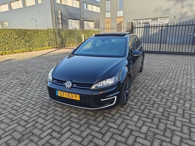 Zwart (metallic) Occasion 2015 VW Golf VII GTE Hatchback | € 7.950 (Goede deal) - Afbeelding 1/4